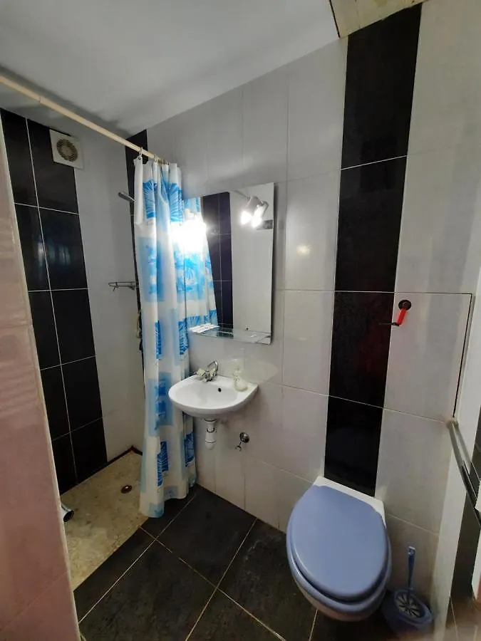 Midnight Cats' Apartment In Rynok Square Світло Є Завжди! Lviv